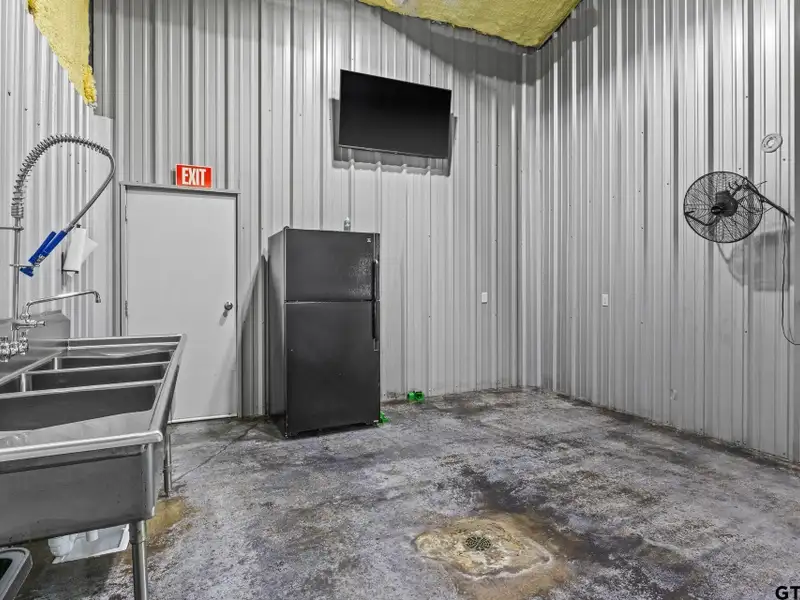 Commercial Property with 2400 Sq Ft Building on 1.168 Acres in Winnsboro, Tx