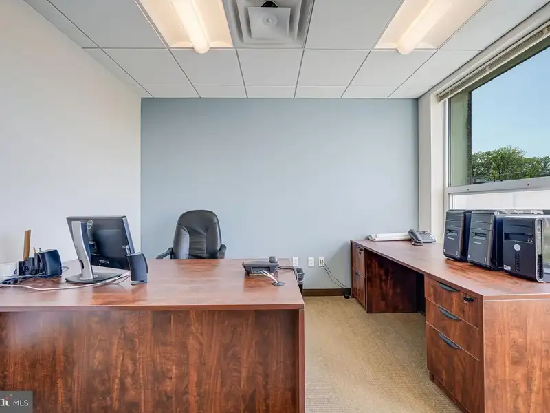 Flexible Office Suite in Prime Falls Church Location - 1,200 Sq Ft, Great Accessibility
