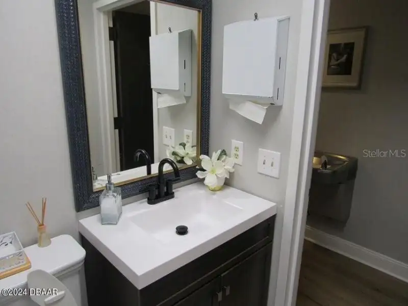 Renovated Medical Suite in Granada Oaks Building, Ormond Beach - 1632 Sf Turnkey Opportunity