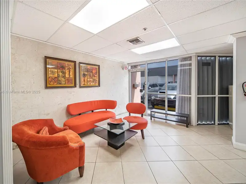 Commercial Property in Doral - Prime Location Near Miami International Airport and Amenities
