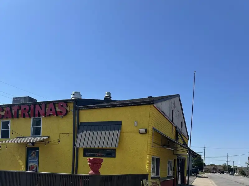 Versatile Commercial Restaurant with Warehouse and Apartment in High-traffic Location