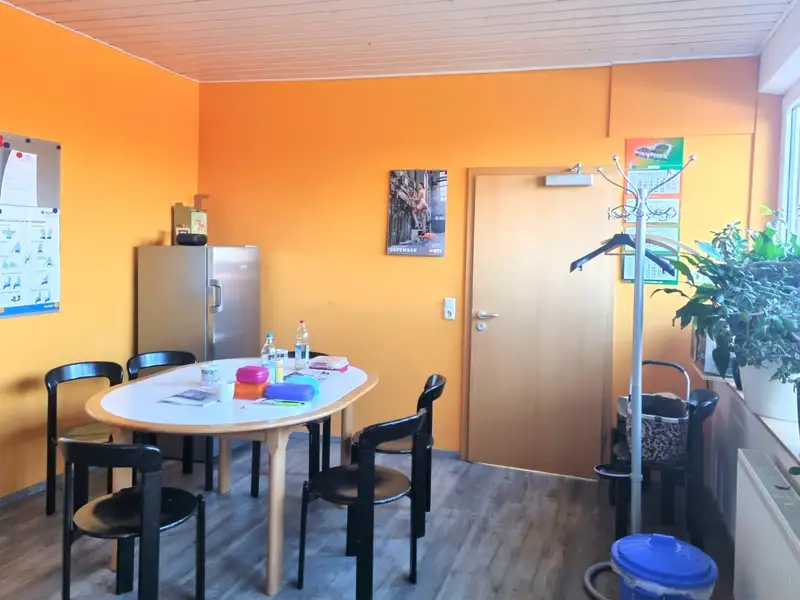 Versatile Commercial Property with Office Space in Established Town, 2,220 M² Lot