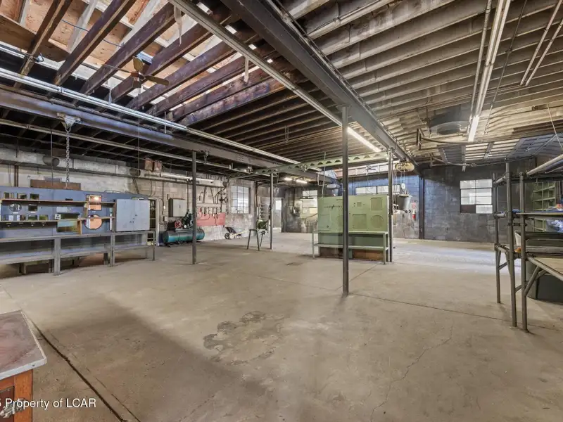 8,000+ Sq Ft Versatile Building in Central Wyoming Near Wyoming Ave