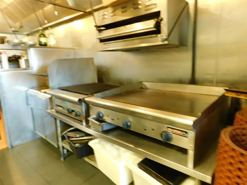 Turnkey Pizza Restaurant for Sale in High-traffic Location with Essential Equipment Included