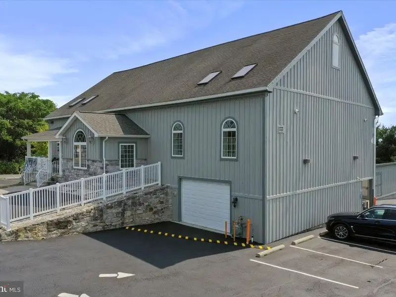 Unique Barn and Farmhouse with Commercial Potential Near Hagerstown, Md