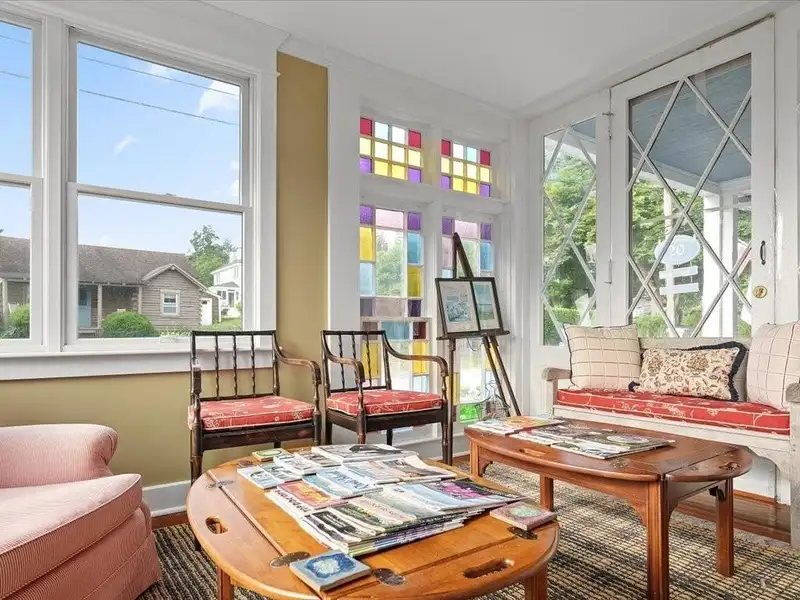 Distinctive Victorian Guest House in Jamestown with 7 Ensuite Bedrooms and Water Views