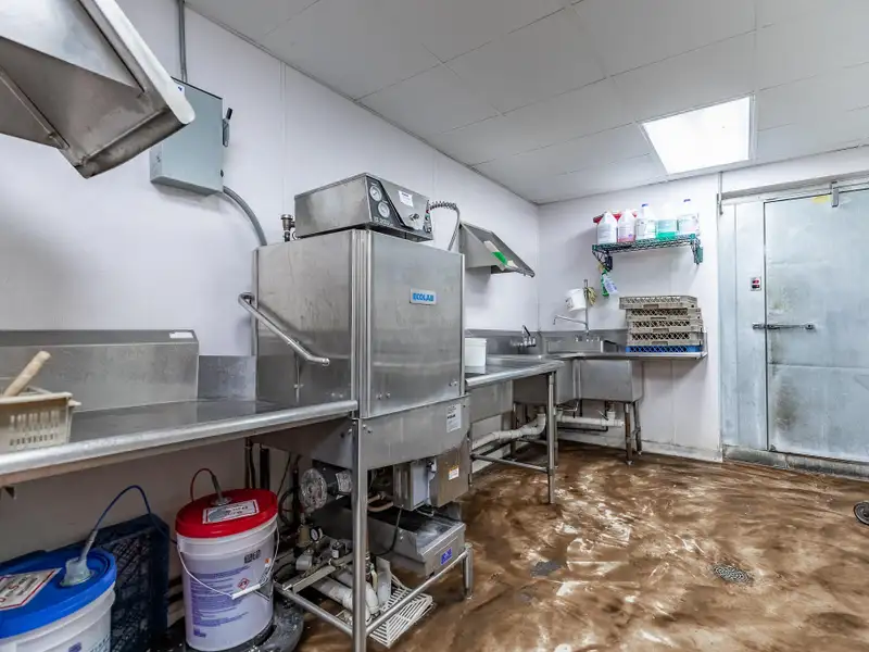 Renovated Commercial Building with Land for Sale in Central Location, Ideal for Restaurant