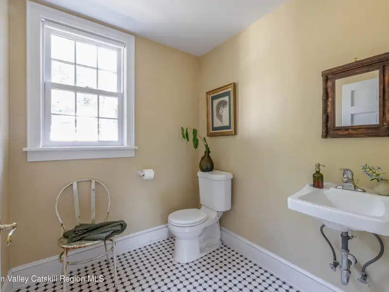 Historic Mixed-use Landmark in Kinderhook Village with Restaurant and Flexible Suites