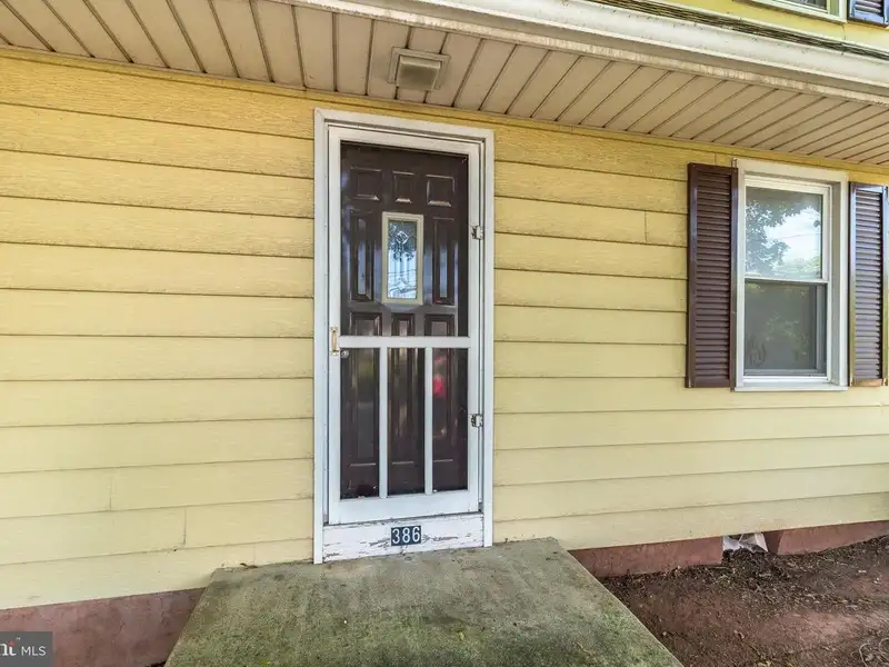 Auto Repair Shop with Residential Income Opportunity in Prime Location