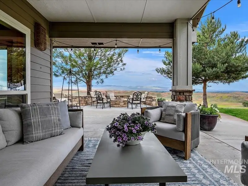 Hilltop Winery and Event Center with Custom Home and 360-degree Views in Eagle, Idaho