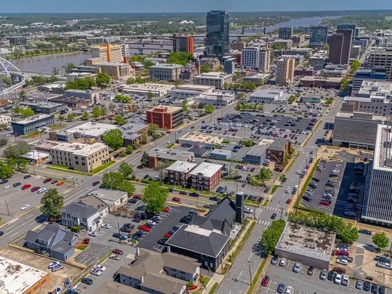 Remodeled Commercial Building Near I-630, Downtown Little Rock – Ideal for Office or Apartment