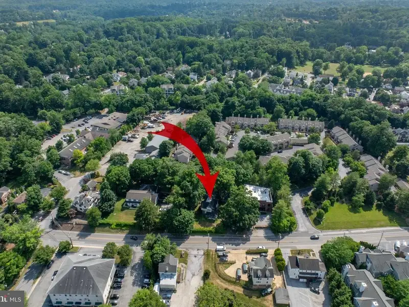 Mixed-use Property in Wayne, Pa: Salon with 1-bedroom Apartment Above