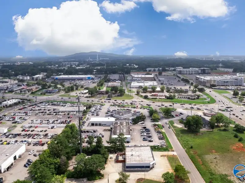 Commercial Property in Mid City Huntsville - Versatile Space with Kitchen and Offices