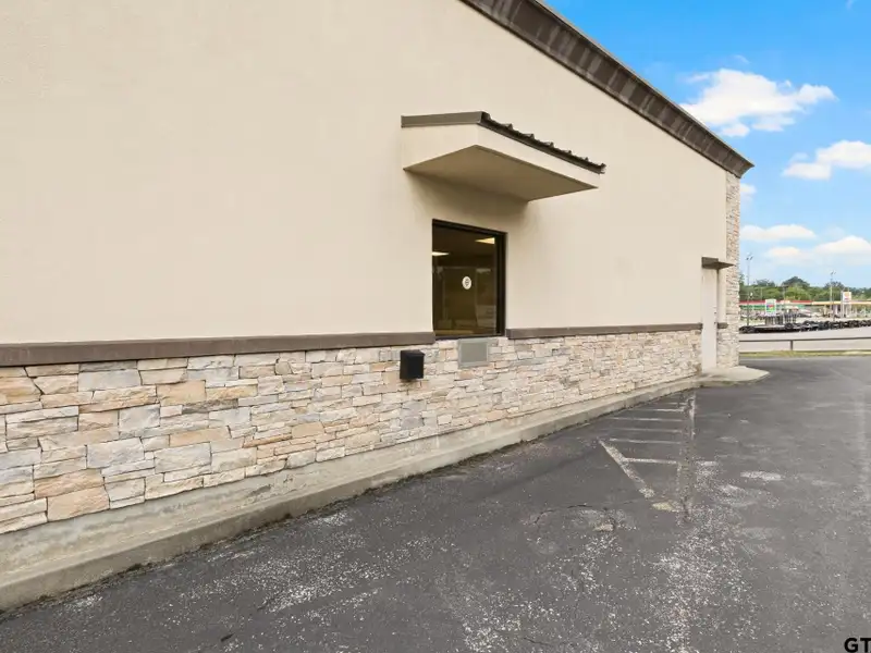 High-traffic Commercial Building in Downtown Pittsburg, Tx - 1,500 Sf