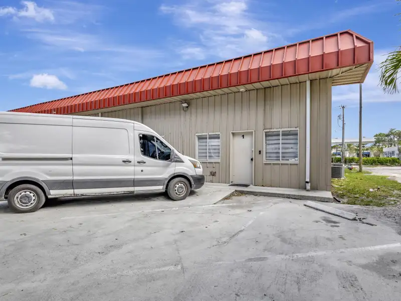 End-cap Warehouse with Offices in Central Jupiter, Move-in Ready