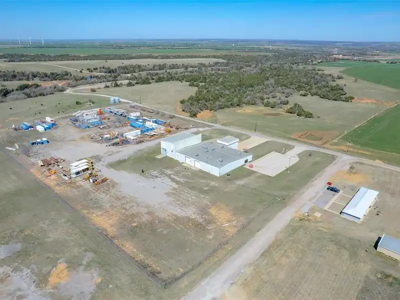 17,000 Sq Ft Versatile Industrial Facility on 402 Acres Near Oklahoma City