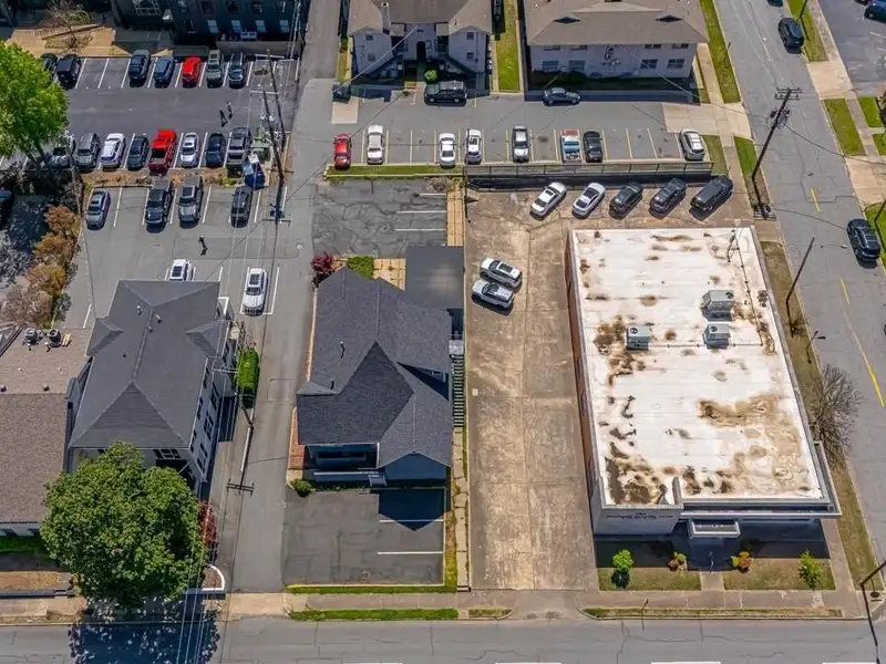 Remodeled Commercial Building Near I-630, Downtown Little Rock – Ideal for Office or Apartment