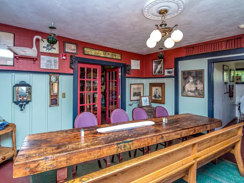 Irish Pub and Restaurant with Mountain Views on 1.64 Acres in North Conway