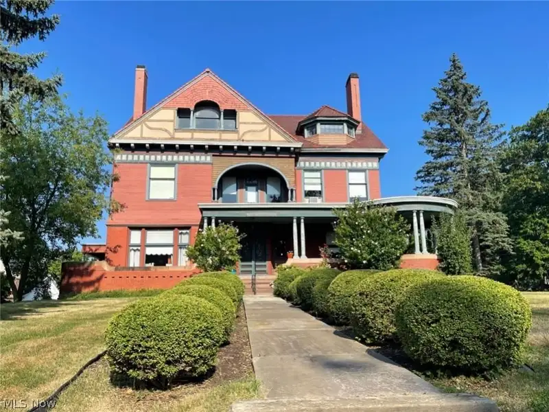 Historic Victorian Professional Building in Stark County with Remodeled Office Space
