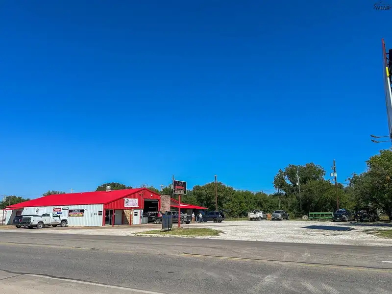 Turn-key Auto and Truck Service Business with Inventory and Equipment in Olney, Tx