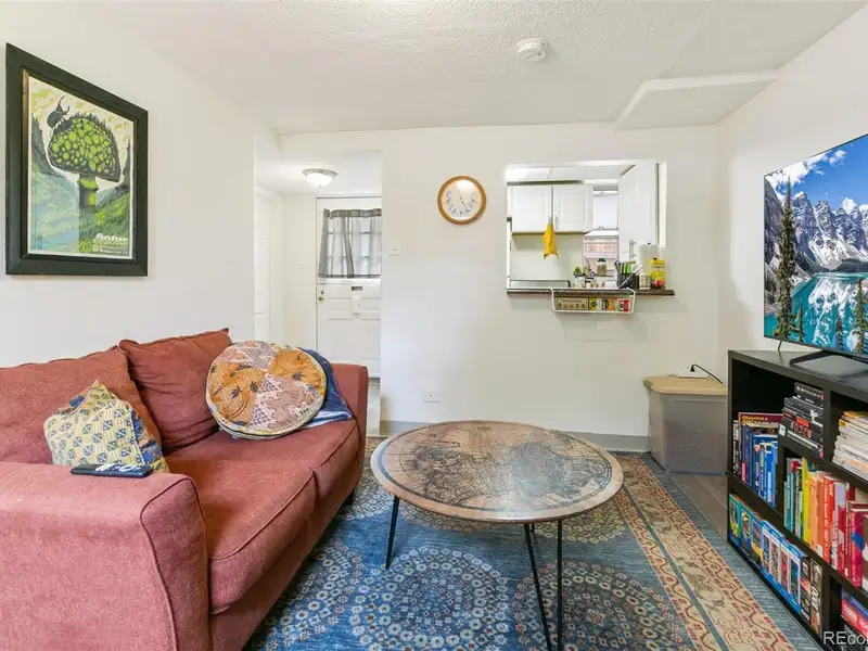 Investment Opportunity: 6-unit Property Near Rose Medical Center and 9th/colorado District