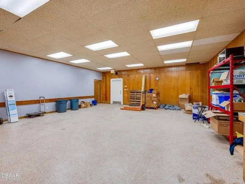 Commercial Building with Yard Space and Office Areas in Ideal Location