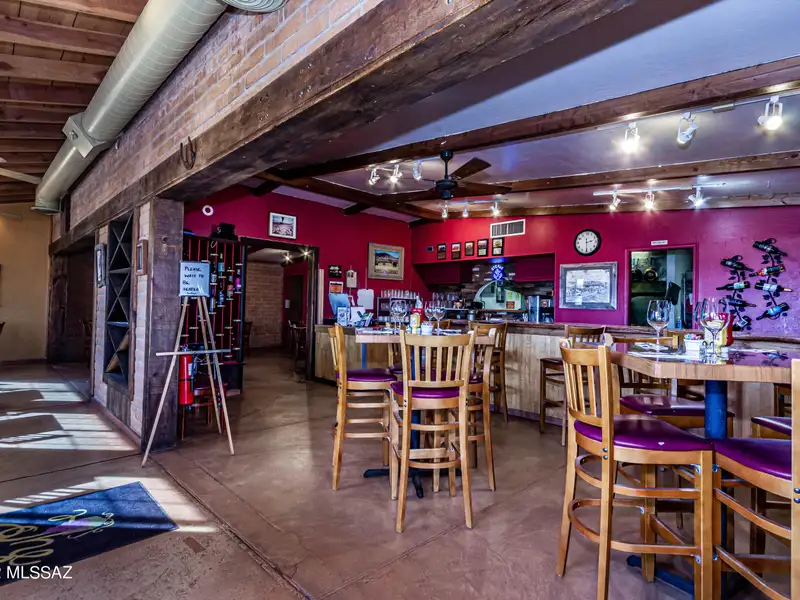 Commercial Building in Sonoita with Equipped Kitchen and Solar Panels