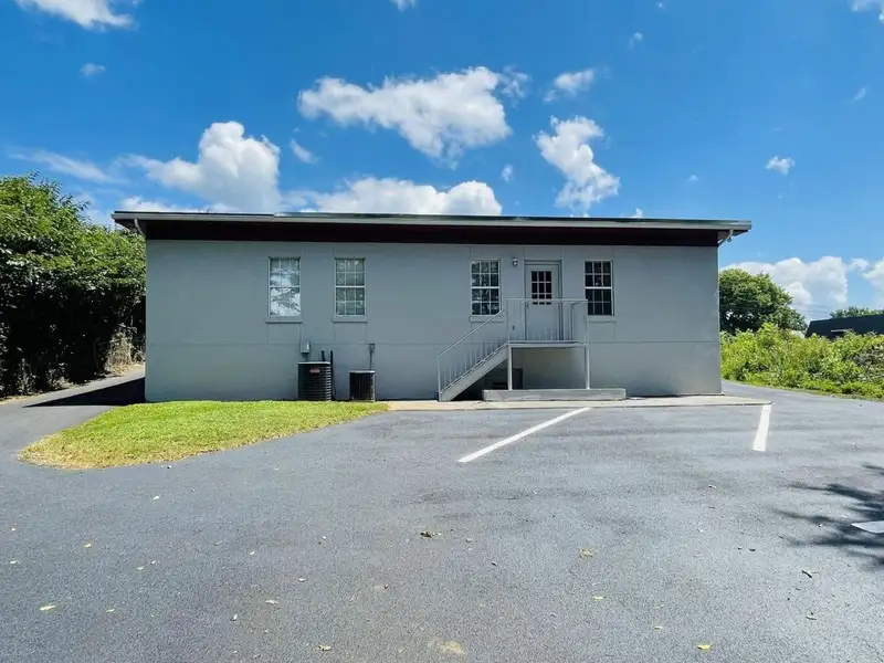 Office Building in Morristown with 6 Offices, Parking, and Large Commons Areas