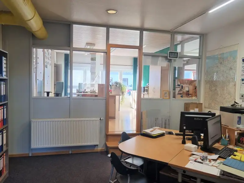 Versatile Commercial Property with Office Space in Established Town, 2,220 M² Lot