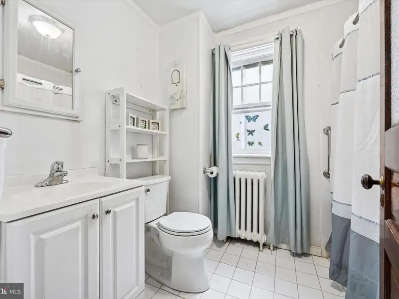 Versatile Commercial/residential Property in Clifton Heights with High Ceilings and Hardwood Floors