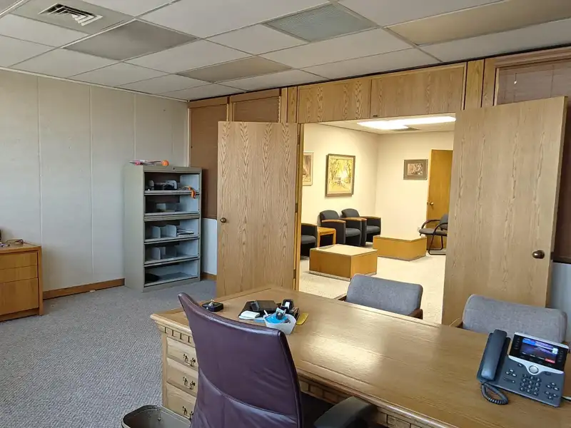 Large Office Building with Panoramic Views in Prime Downtown Location, 40,000 Sqft