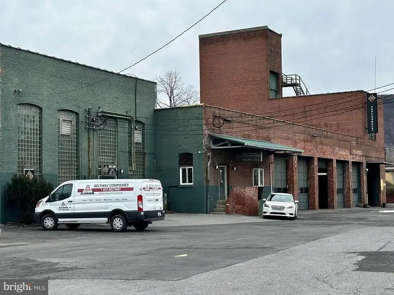 Industrial Building with 6 Bay Truck Repair Facility on 1.47 Acres Near Downtown