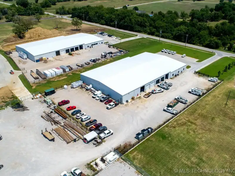 Fully Leased Office/warehouse with Nnn Lease in Prime Location, 45,000 Sf Yard Space