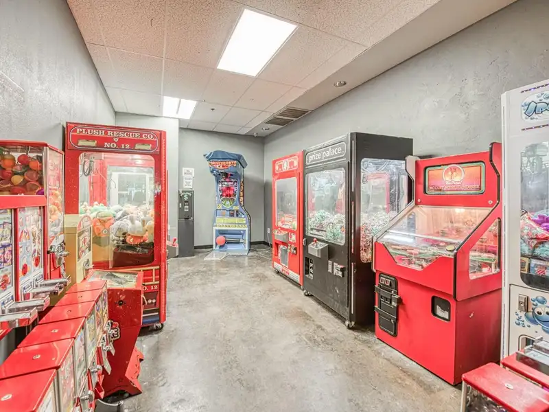 Restaurant Location for Sale with Equipment, Lease Transfer, and License in Palm & Nees Ave