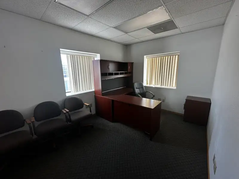 Industrial Complex with Three Buildings on 3.5 Acres Near I-70b