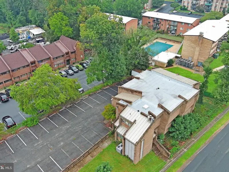 Commercial Building for Sale in Annandale - 8,202 Sq. Ft., Zoned C-3, Corner Lot