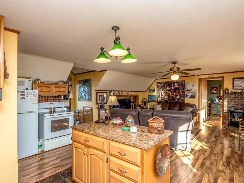 Du Bee Inn: Versatile Bed-and-breakfast with Mountain Views in the Great North Woods