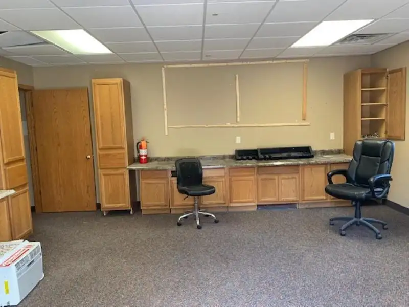 Commercial Office Space with High Traffic Exposure in Prime Location
