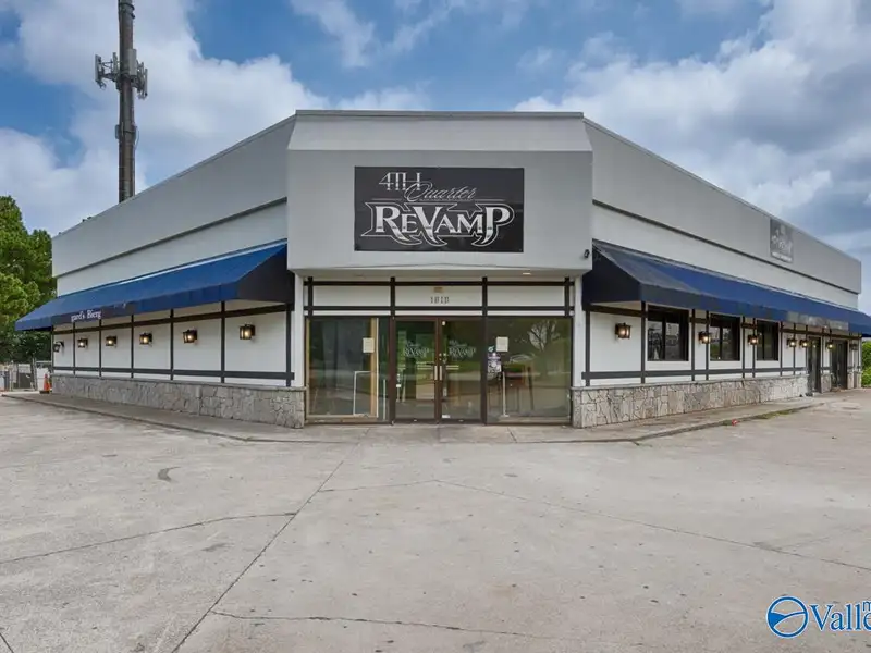 Commercial Property in Mid City Huntsville - Versatile Space with Kitchen and Offices