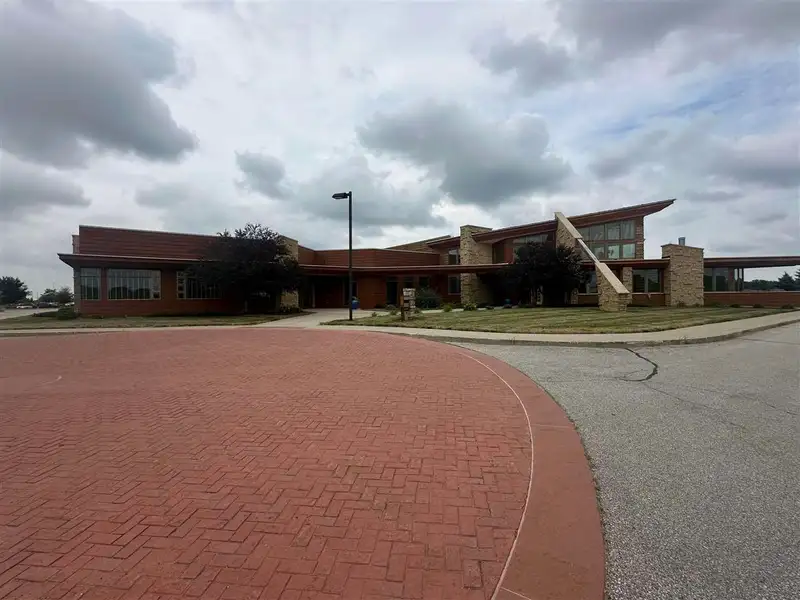 18,000 Sf Subdividable Office Space Near Coralville and North Liberty Amenities