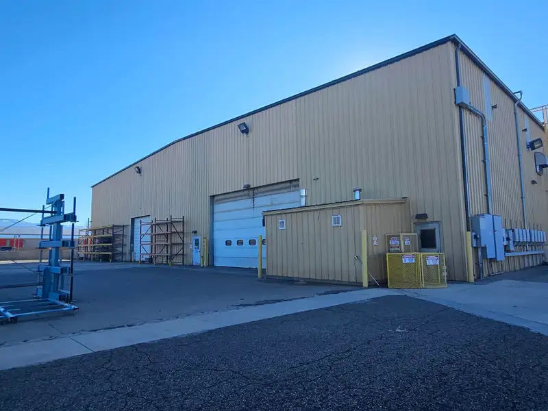 Industrial Complex with Three Buildings on 3.5 Acres Near I-70b