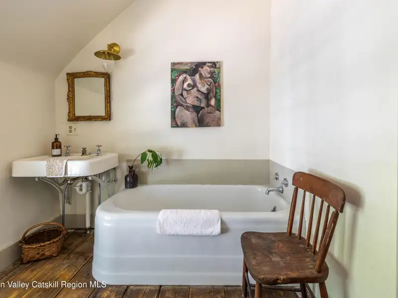 Historic Mixed-use Landmark in Kinderhook Village with Restaurant and Flexible Suites