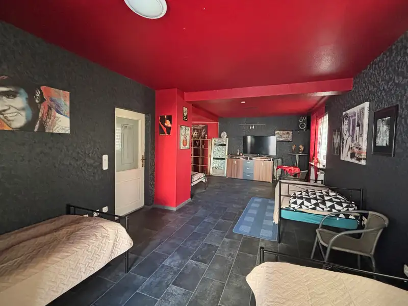 Modernized Detached House with Commercial Space in Family-friendly Location