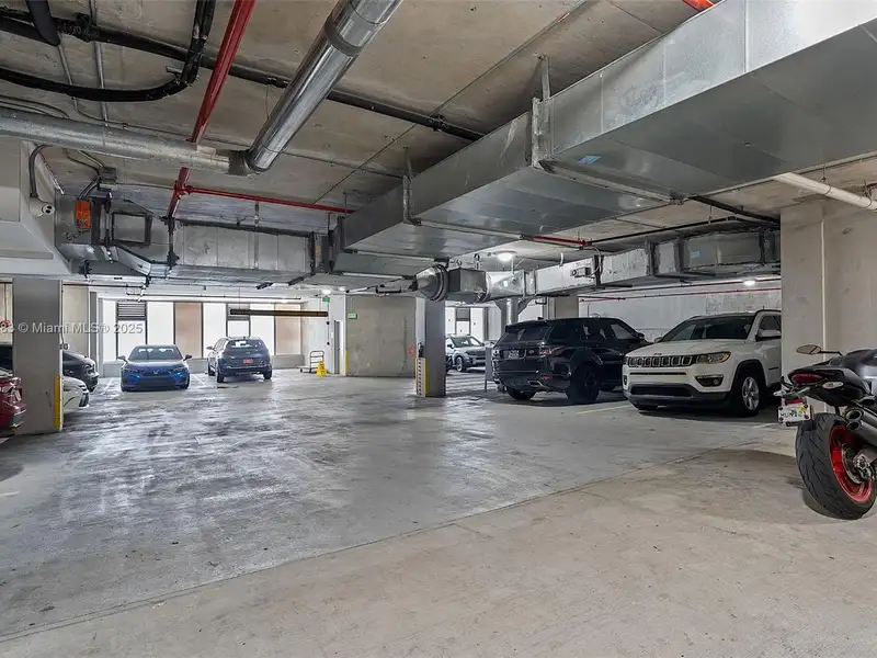 85sf Professional Office Space on 12th Floor Near I-95 and Brickell Area