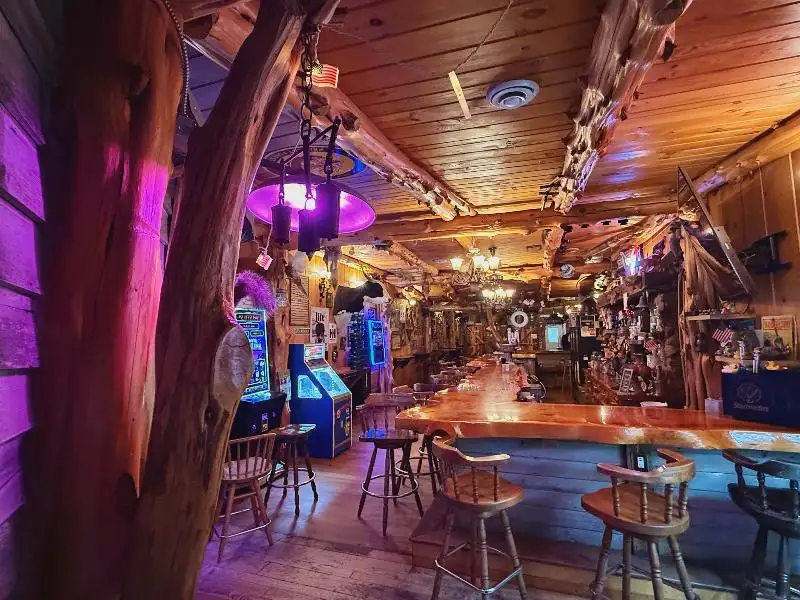 Turnkey Lodge-style Investment Opportunity in Berlin with Unique Interior and Bar