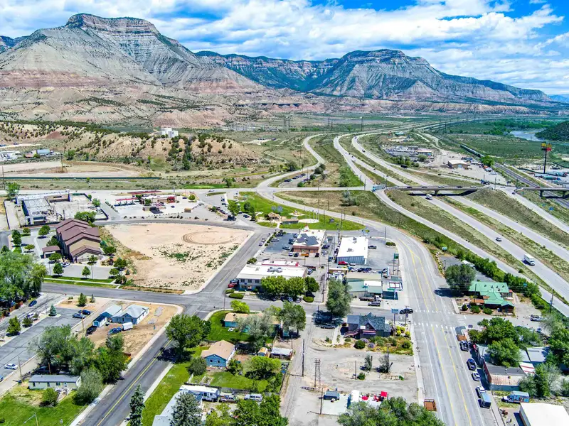 Two-story Commercial Investment Property in Downtown Parachute with 6%+ Cap Rate