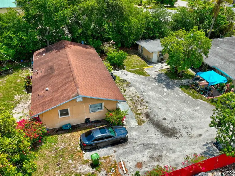 Well-maintained 6-unit Multifamily Property in South Florida with Value-add Potential