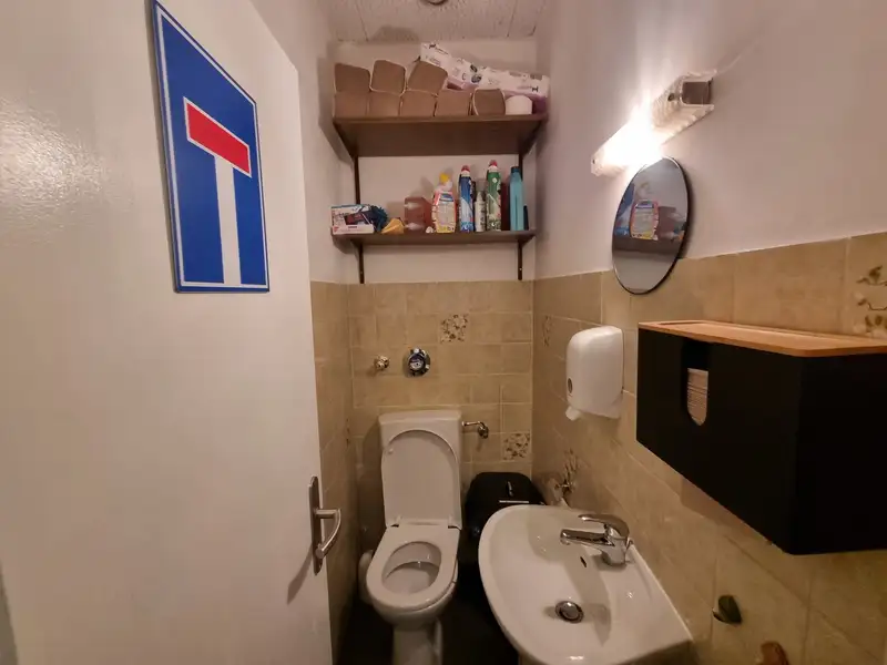 Ground Floor Commercial Unit in Altdorf - Rental Investment Opportunity