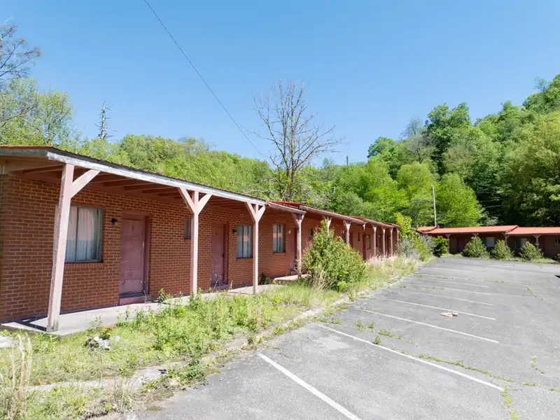 Investment Opportunity: 15-unit Motel in Blue Ridge Mountains Near Gatlinburg and Pigeon Forge