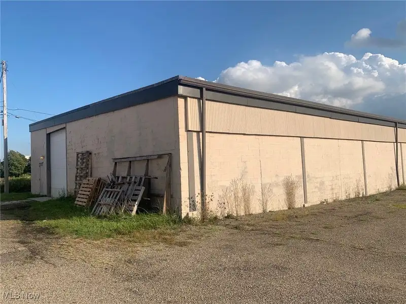 Versatile 11,600 Sf Warehouse with Office Space in Canton, Oh
